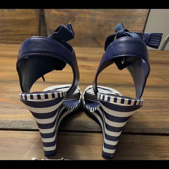 Tory Burch Wedge Sandals - Picture 4 of 7